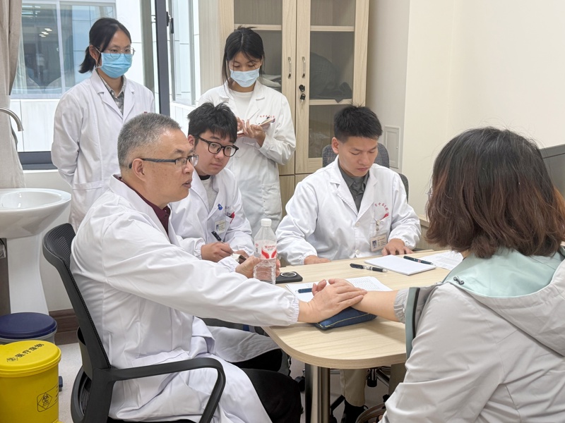 银龄智慧|京医名家付亚龙教授赴桂林市中医医院开展“银龄行动”医疗智力支持指导