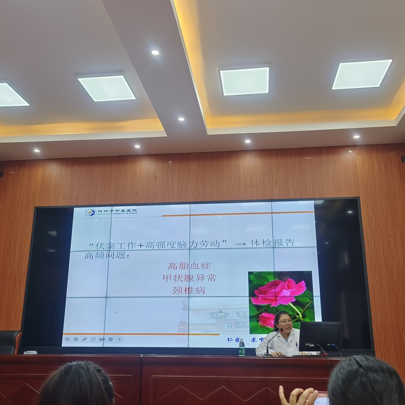 桂林市中医医院多个党支部赴桂林市第二技工学校开展大型义诊活动